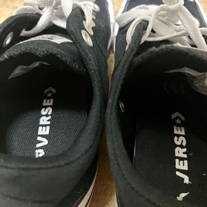 LOW CUT SIZE 9 CONVERSE ONLY WORNE ONCE IN GREAT CONDITION FOR HALF THE PRICE
